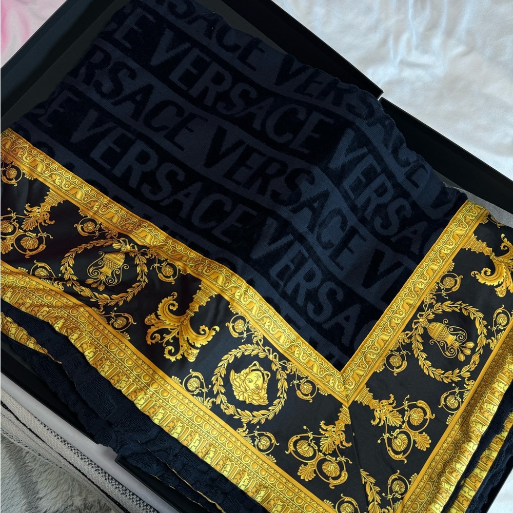 VERSACE BAROQUE BEACH TOWEL NWT
